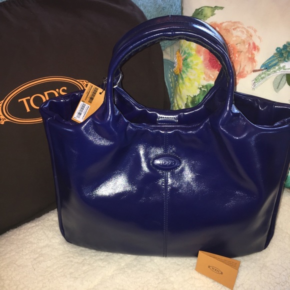 Tod's Handbags - 🆕Beautiful Tod’s leather AGJ media bag